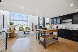 Chic Tri Level Dogpatch Residence