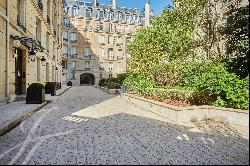 Aveneu Montaigne - Luxurious one bedroom apartment