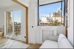 PARIS 8 / AVENUE MONTAIGNE - 2 rooms