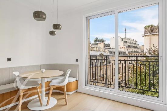 PARIS 8 / AVENUE MONTAIGNE - 2 rooms