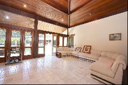 Beautiful house in a gated community in Barra da Tijuca with 5 suites and a gour