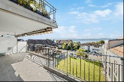 Elegant 4.5-room apartment with unobstructed view of Lake Geneva