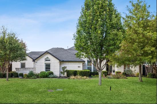 Immaculate Modern on .34 Acres in North Dallas