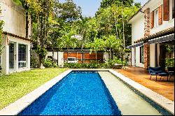 Spacious house on a privileged street in Gávea