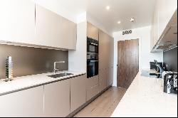 Spacious serviced penthouse that features an expansive open-plan living space