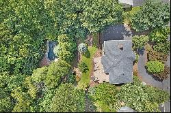 One of a Kind Private Wooded Oasis