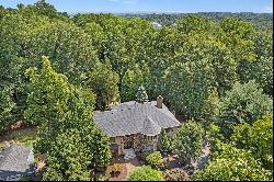 One of a Kind Private Wooded Oasis