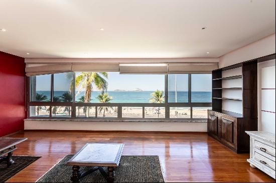 Ocean-view apartment with 2 parking spaces in a prime location