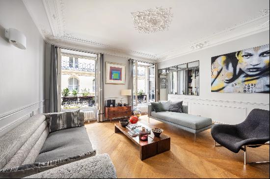 Paris 9th District - An elegant 3-bed apartment