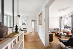 Paris 9th District - An elegant 3-bed apartment