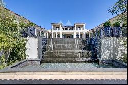 Prestigious villa in domain with Golf