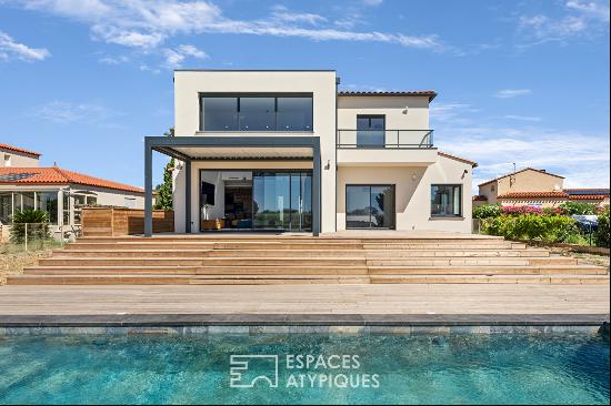 refined villa close to the sea