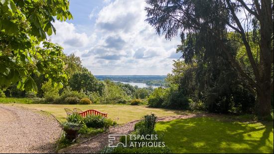 16th century property with privileged view of the Loire