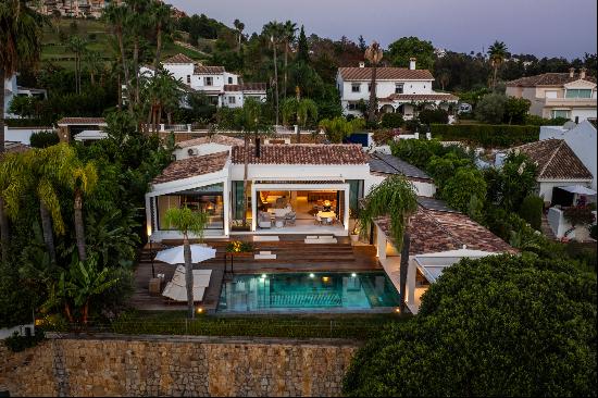 Villa that fuses Andalusian charm with avant-garde modernity in Los Naranjos Golf