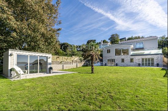 BEAUTIFUL DETACHED HOME WITH SEA VIEWS ACROSS OUAISNE BAY