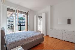 Bright three-bedroom apartment in Quadronno district