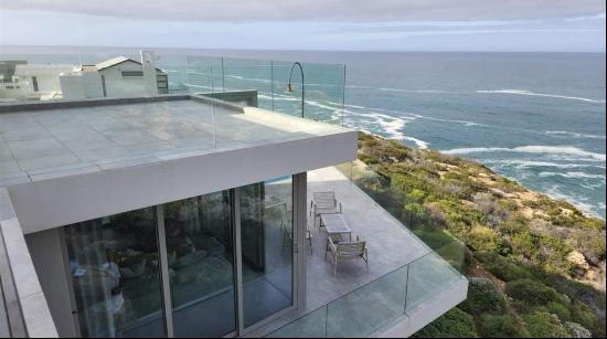 MODERN HOME WITH UNITERRUPTED SEA VIEWS