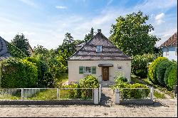 Cozy detached house on a spacious plot: Versatile use with potential for redesign