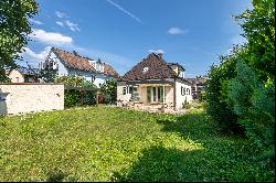 Cozy detached house on a spacious plot: Versatile use with potential for redesign