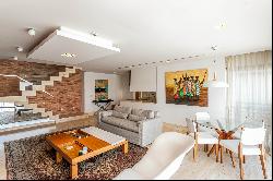 Luxurious renovated penthouse in the first block of Ipanema