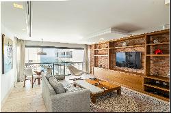 Luxurious renovated penthouse in the first block of Ipanema