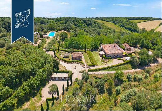 Historic renovated farmhouse with possibility of helipad on the hills of San Miniato