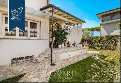 Renovated villa for sale in Marina di Pietrasanta, a few steps from the center and the bea