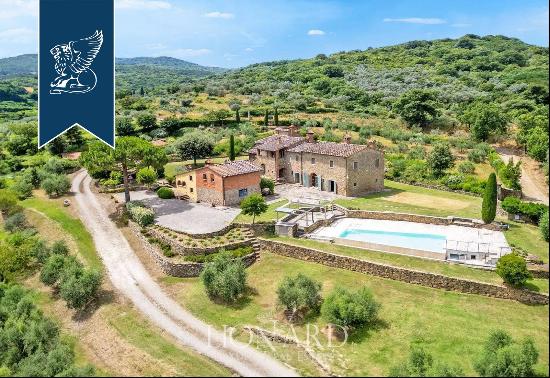 Renovated farmhouse with a swimming pool, olive grove and panoramic view just outside the 