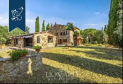 Typical, renovated Tuscan villa with an olive grove for sale south of Livorno, a few minut