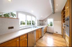 Retreat Lane, Bledlow Ridge, High Wycombe, Buckinghamshire, HP14 4AT