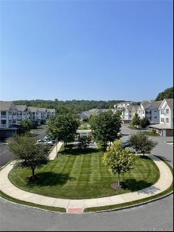 834 Brookside Court #834, Newtown CT 06470