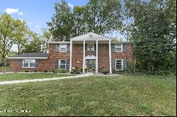 8412 Fox Ridge Ct, Louisville KY 40272