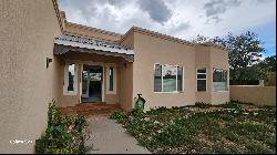 351 Monte Vista Road, Taos NM 87571