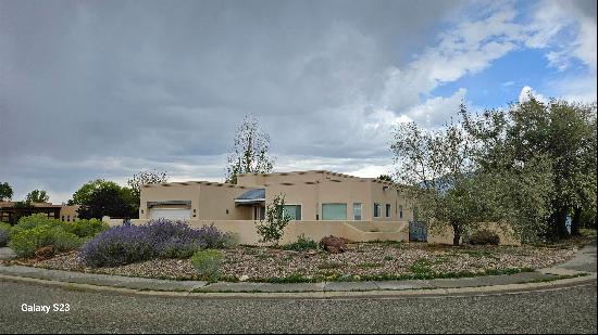 351 Monte Vista Road, Taos NM 87571