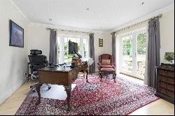 Waterford Close, Cobham, Surrey, KT11 1BF