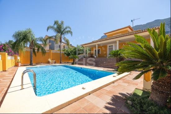 Exclusive Villa in Denia with Stunning Sea and Mountain Views, Dénia 03700