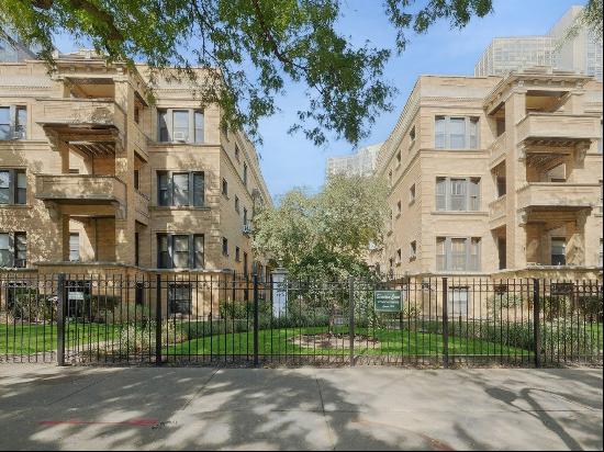 720 W Sheridan Road #1S, Chicago IL 60613