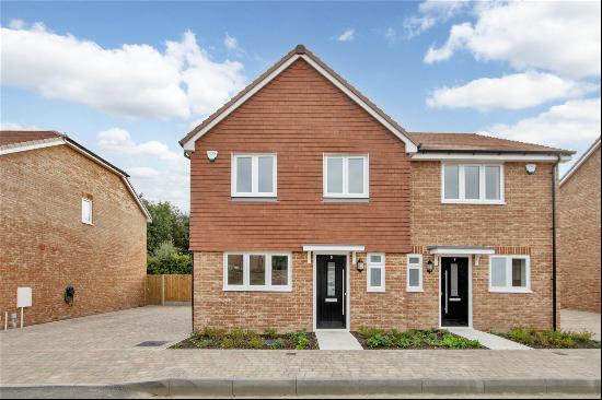 Lambs Close, Hextable, Swanley, Kent, BR8 7FW