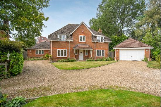 Waterperry Lane, Chobham, Woking, Surrey, GU24 8PU