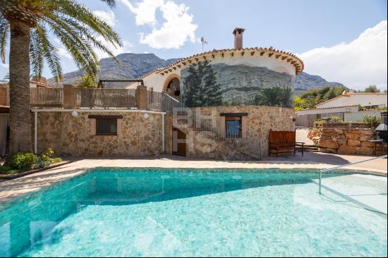 Stunning Villa for Sale in Denia with Mountain Views and Two Ind, Denia 03700