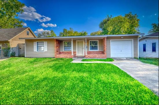 2418 Winthrop Drive, Dallas TX 75228