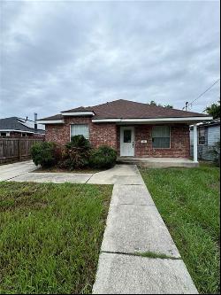 8015 Redfish Street, New Orleans LA 70126