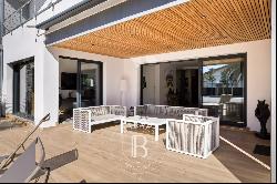 ANGLET, FOREST OF CHIBERTA, CONTEMPORARY HOUSE OF 320 M WITH POOL