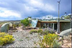 2 Happy Trail Way, Tres Piedras NM 87577