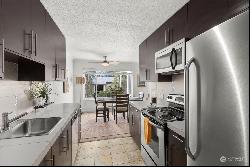 706 136th Place NE #C4, Bellevue WA 98005