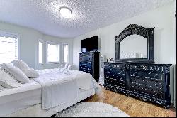 23 Arthurs Cres, Brampton ON L6Y4Y2