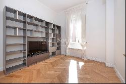 Elegant apartment in a historic building in Prati district