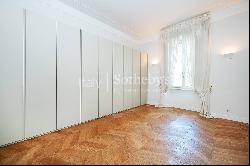 Elegant apartment in a historic building in Prati district