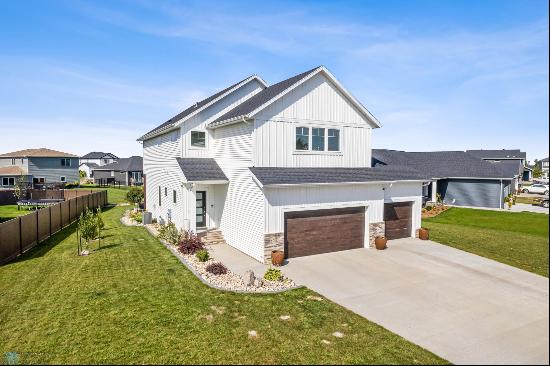 7737 Firefly Lane, Horace ND 58047