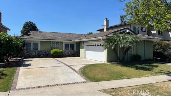 221 College Park Drive, Seal Beach CA 90740